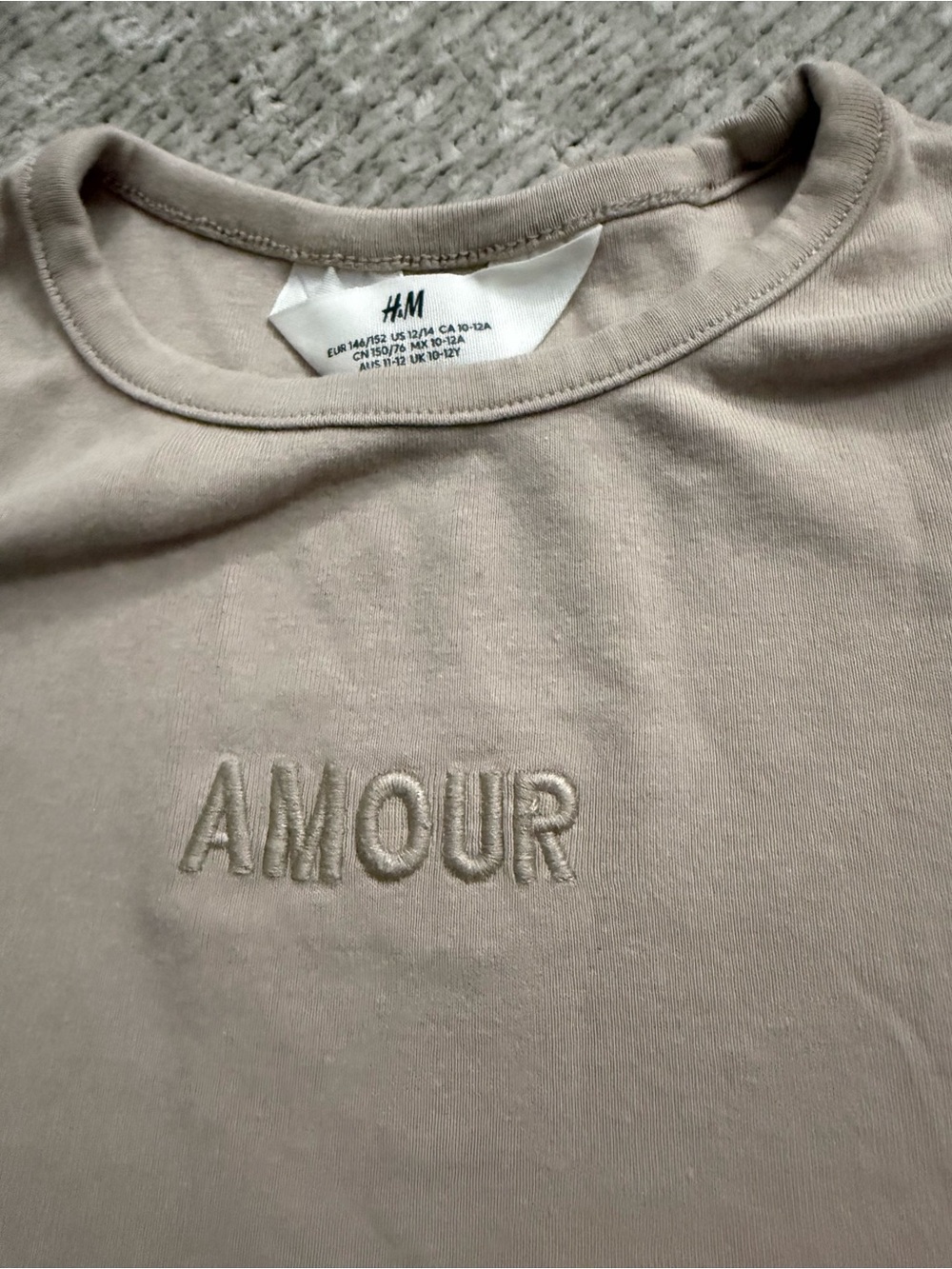 H&M Amour Graphic Tee Size 12/14 Beige Minimalist Embroidered Love